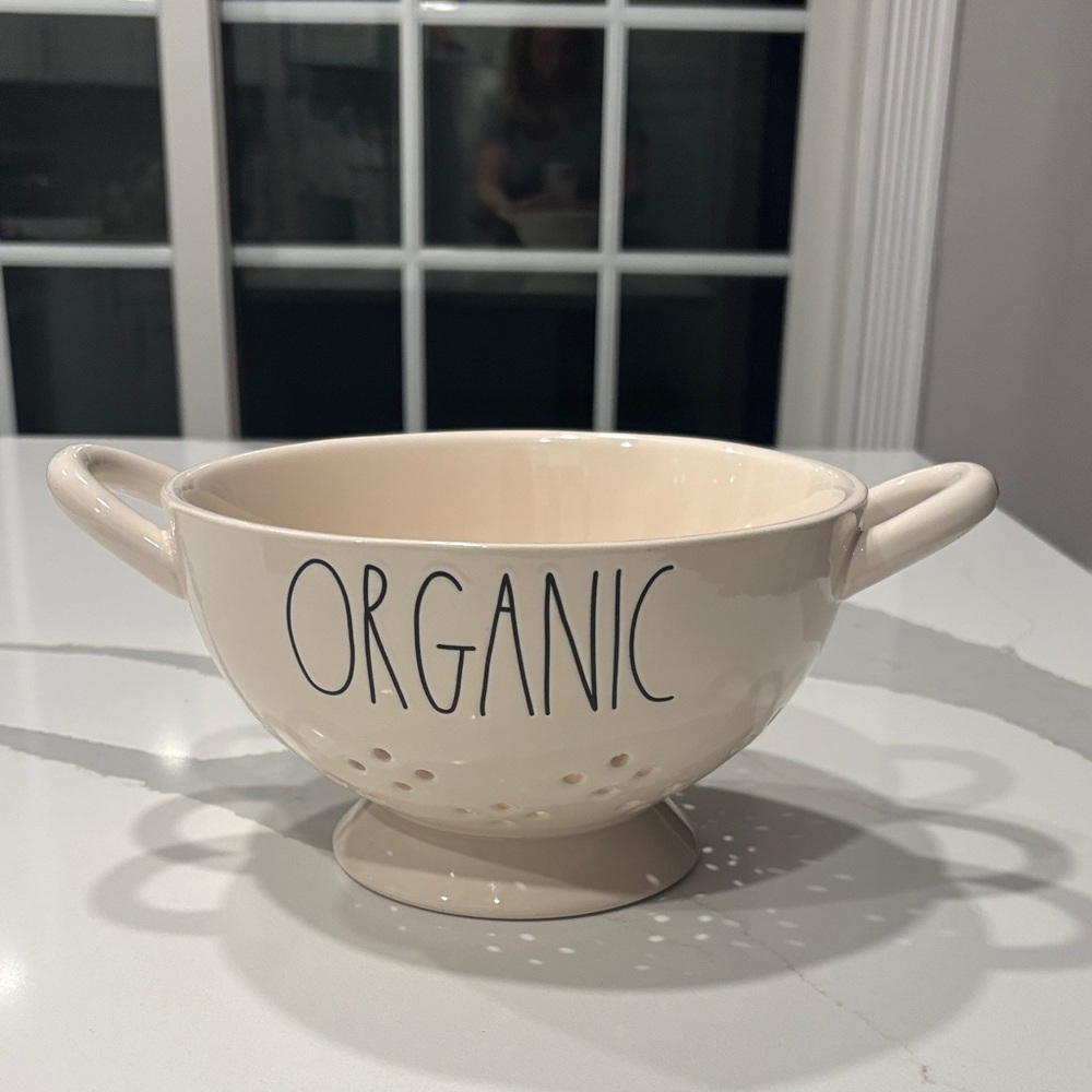 Rae Dunn Cream w/ Black  “Organic” Colander..8 Inch Round x 4 inch High
